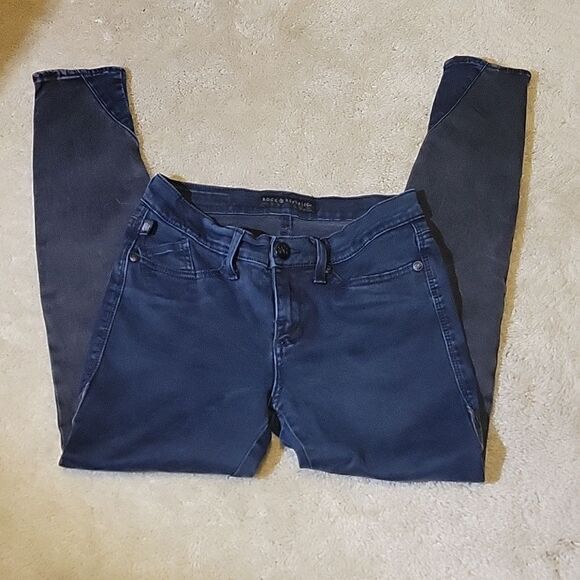 Size 6, ROCK & REPUBLIC two-tone denim jeans - Picture 1 of 6